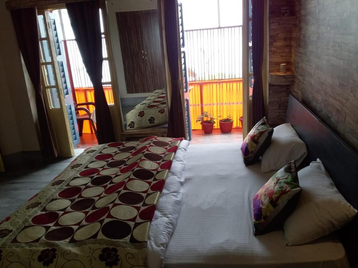 Shiva Ganges View Guest house *